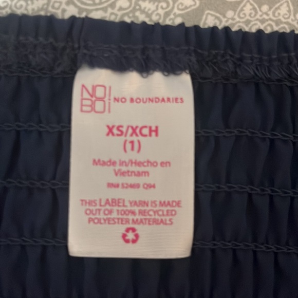 No Boundaries cropped blouse - Picture 2 of 3